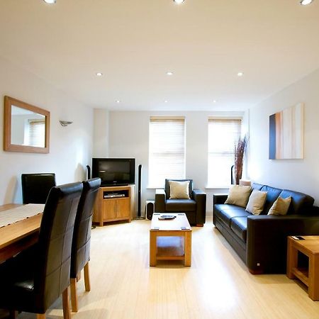 2 Bed 2 Bath At Pelican Hse In Newbury - Free Secure, Allocated Parking Exteriör bild