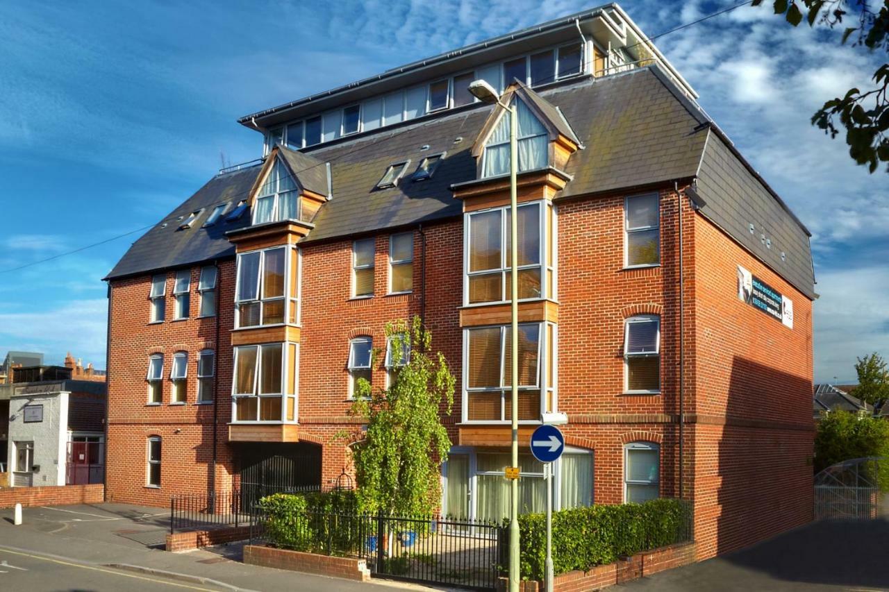 2 Bed 2 Bath At Pelican Hse In Newbury - Free Secure, Allocated Parking Exteriör bild