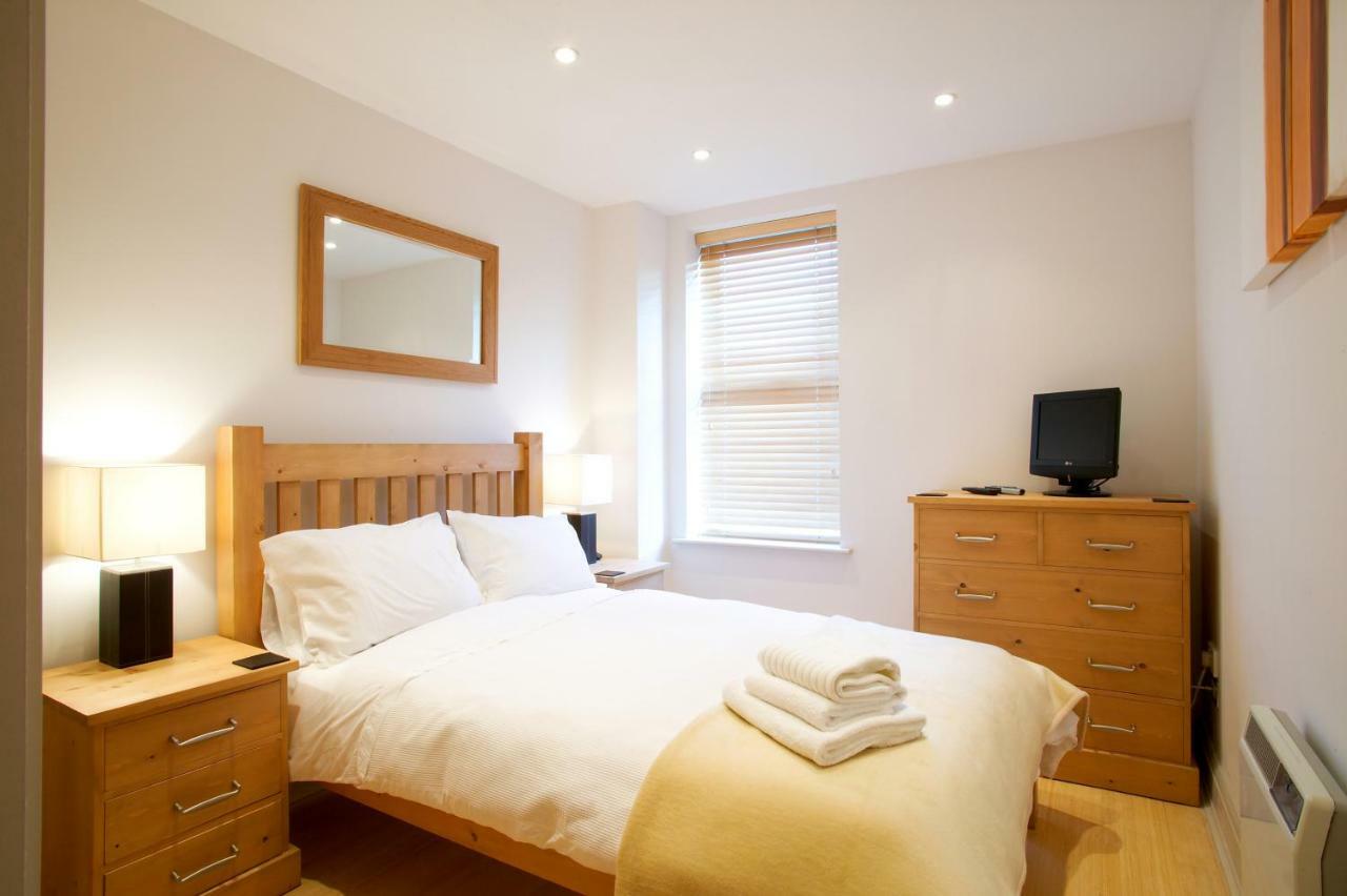 2 Bed 2 Bath At Pelican Hse In Newbury - Free Secure, Allocated Parking Exteriör bild